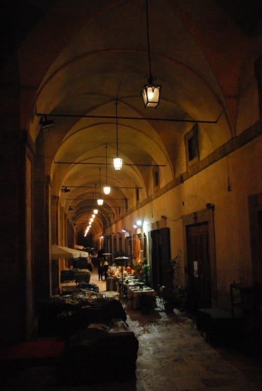 Italia, Arezzo – galleriia di notte, nov.2014
