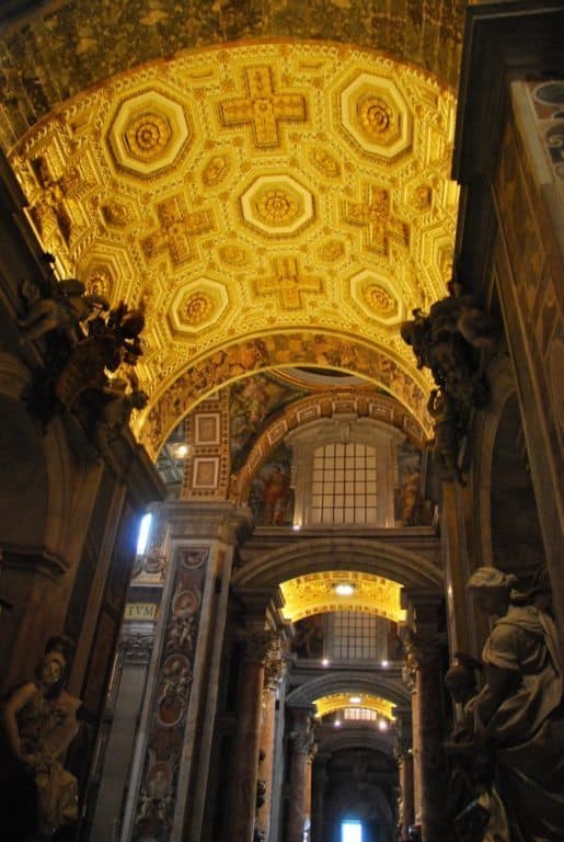 Italia, Roma – dentro la Basilica di San Pietro, novembre 2013