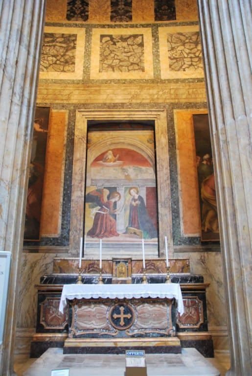 Italia, Roma – altare del Pantheon, novembre 2013