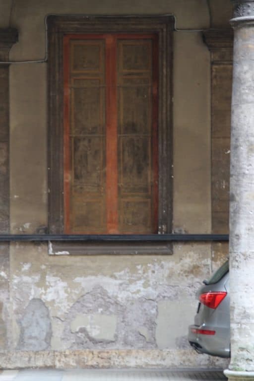 Italia, Roma – retro di una macchina, novembre 2013