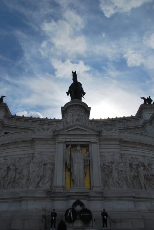 Italia, Roma – cavallo in cielo, novembre 2013