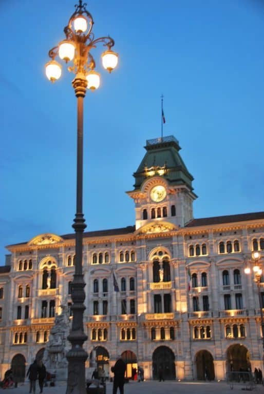 Italia, Trieste – lampione di sera, feb. 2014