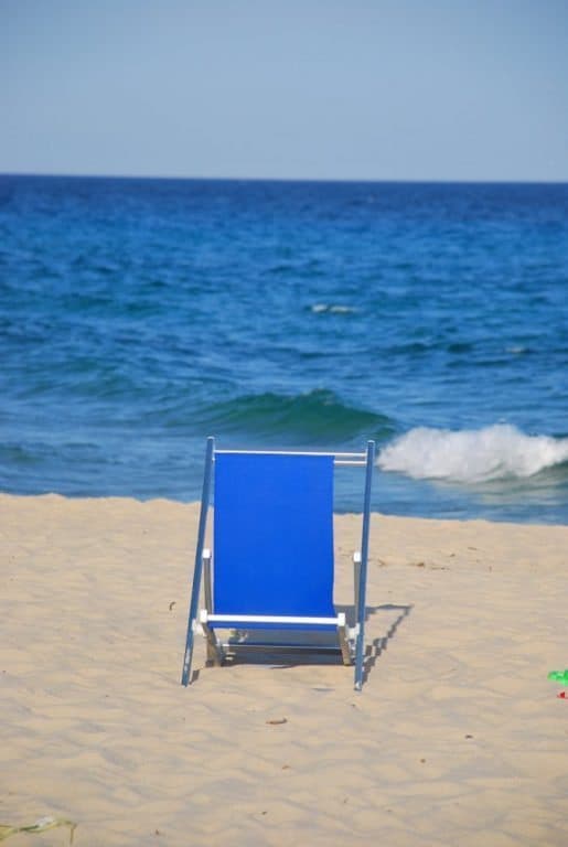 Italia, Sardegna, Costa Rei – sdraio blu, 2010