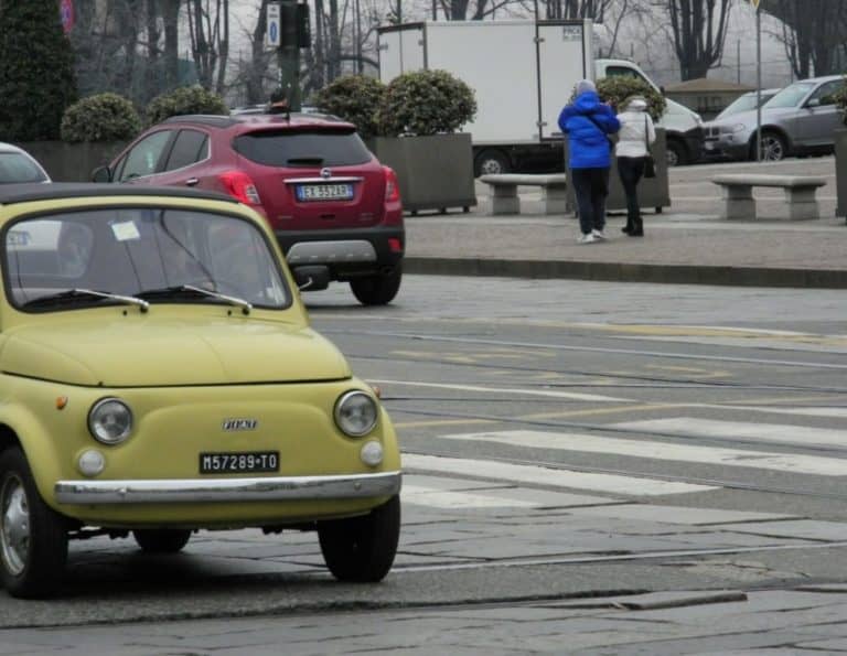 Italia, Torino – macchina gialla, Feb.2015