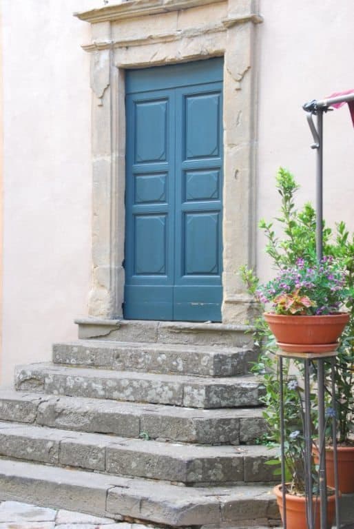 Italia, Volterra – porta e scale, mag. 2014