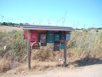 Cassette della posta nel mezzo del nulla della Sardegna