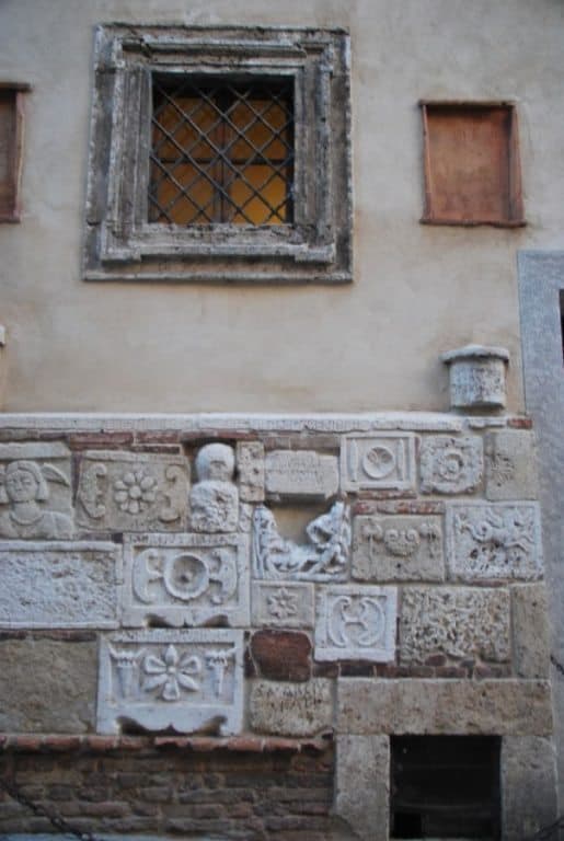 Italy, Montepulciano – wall 2010