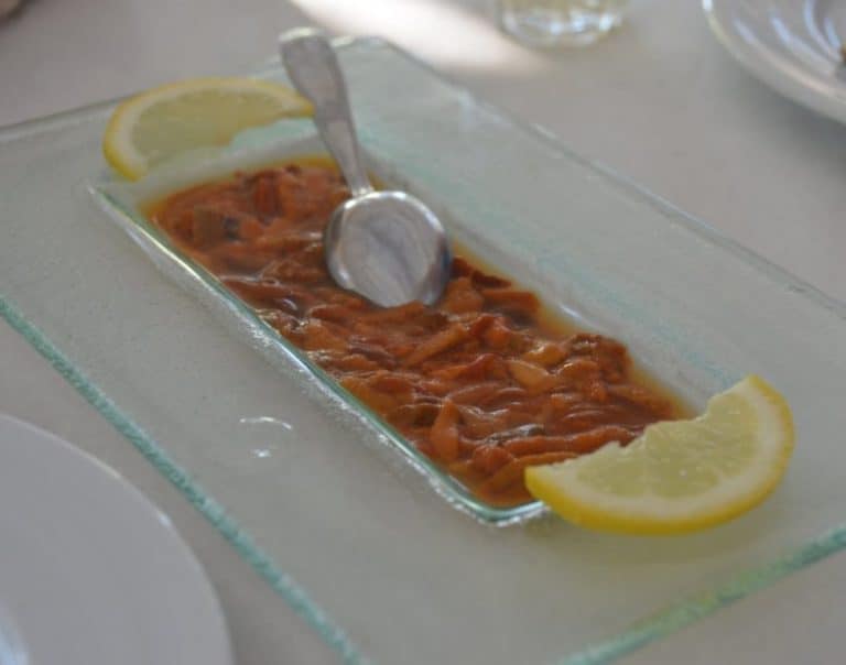 Allou Gialou, insalata di ricci di mare