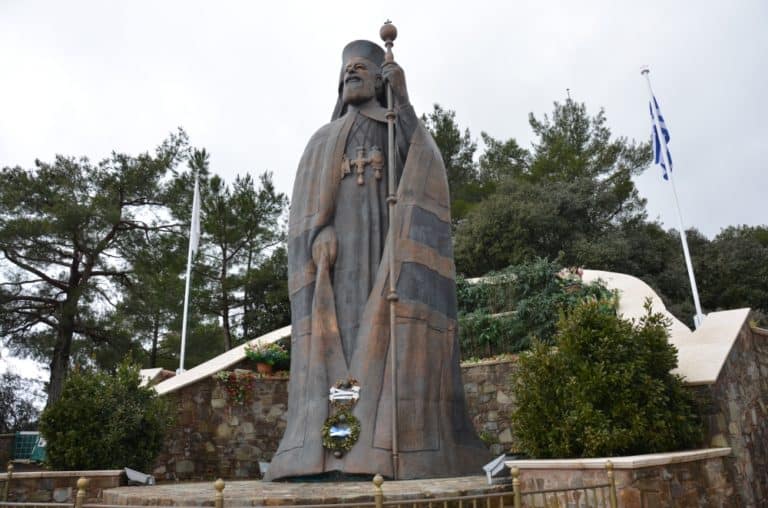 tomba di Makarios – statua enorme, Mar.2015