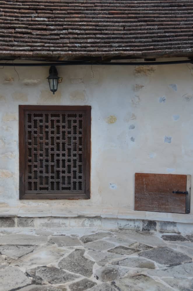 Chrysorrogiatissa – window and roof, Mar.2015