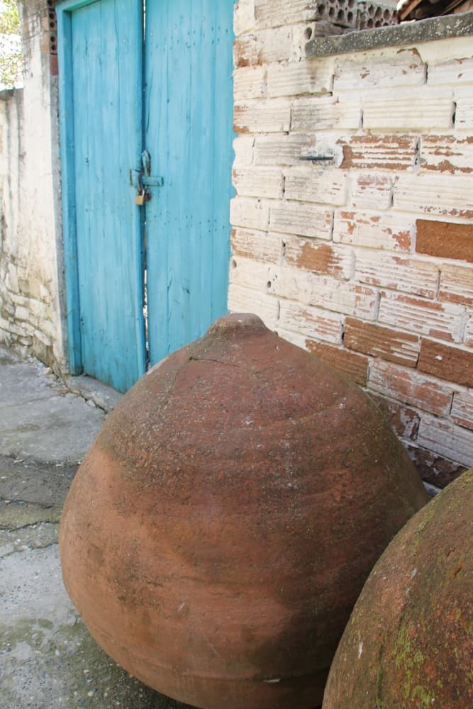 Omodos – jar and blue door, Mar.2015