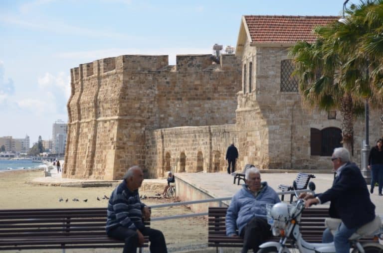 Larnaca – three men and the wall, Apr.2015