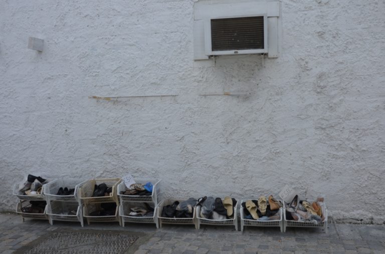 Larnaca – selling shoes, Apr.2015