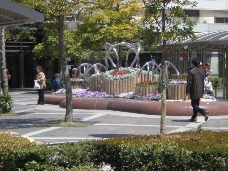 Japan, Akashi – wonderful flowerbed, Apr. 2013