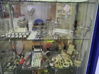 イングランド、ロンドンの本屋、フォイルズ