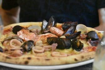 Italy-Sardinia-Alghero-restaurant-Il Pesce D'Oro-seafood pizza