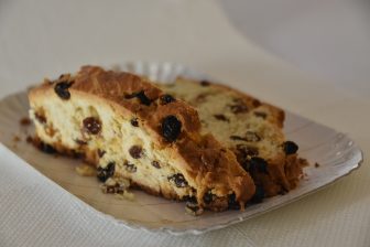 Italy-Sardinia-Alghero-bakery-raisin cake