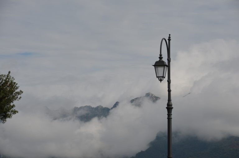 Ravello – lamp and clouds, Oct.2015 (Costa Amalfitana)