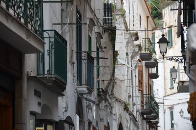 Amalfi – fila di case, Ott.2015 (Costiera Amalfitana)