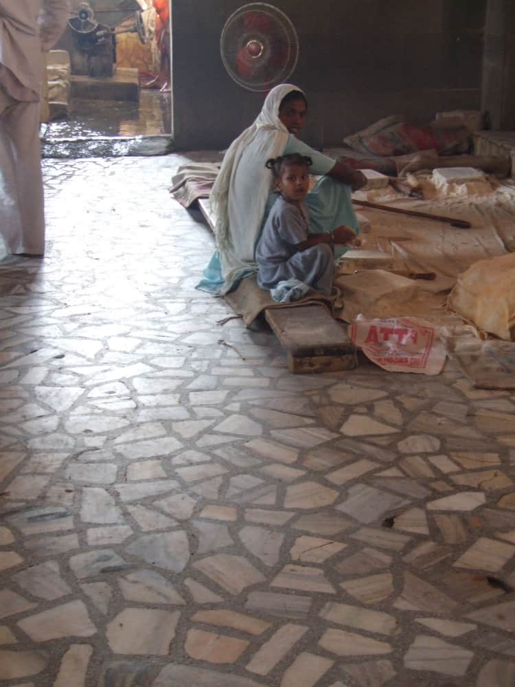 india, Amritsar – mother and child, Sept.2006 (Amritsar)
