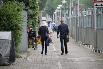 olanda-capitale-amsterdam-coppia-passeggio