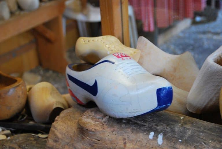 The Netherlands, Amsterdam – wooden Nike, 2011 (Ámsterdam)