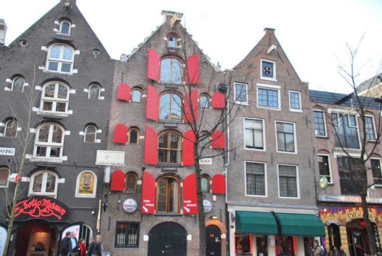 Il famoso quartiere a luci rosse di Amsterdam