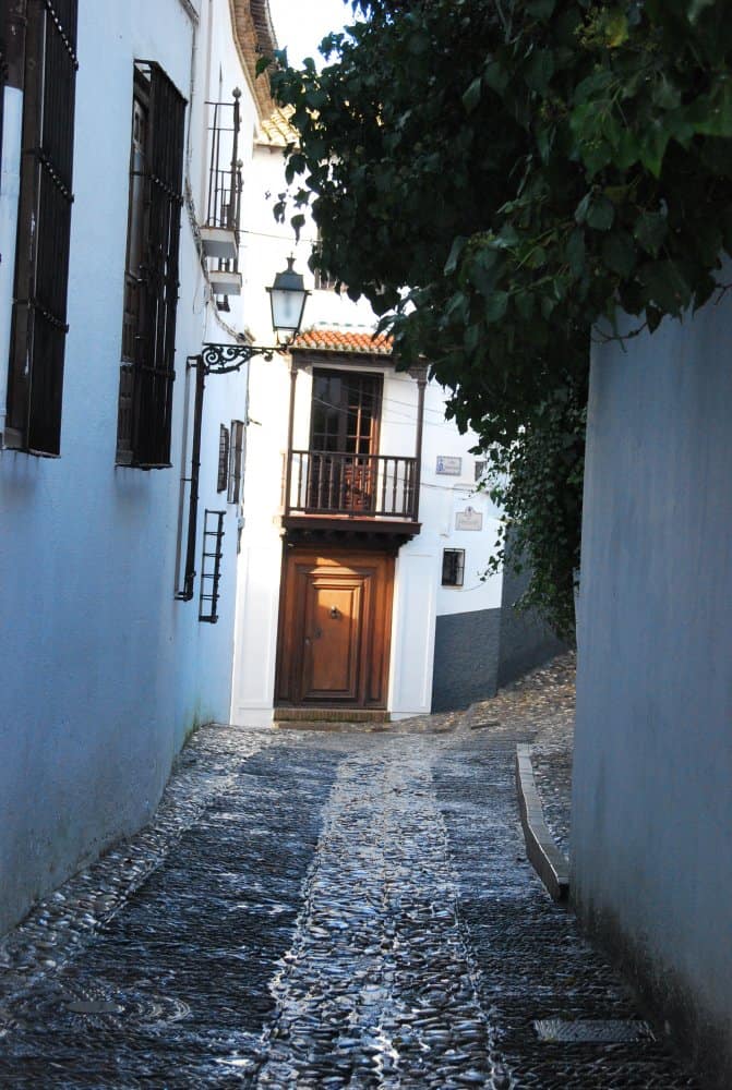 Spain, Granada – alley and door, Dec. 2010 (Granada) (Andalucia)