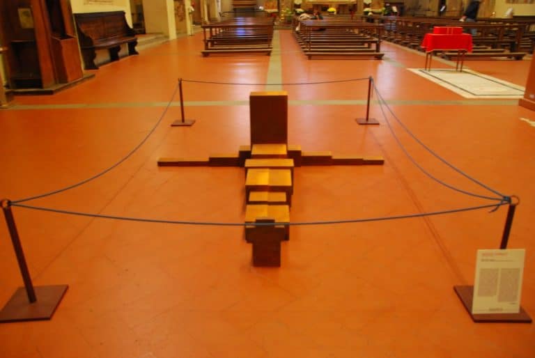 Italy, Arezzo – work of Gormley, Nov.2014 (Tuscany)
