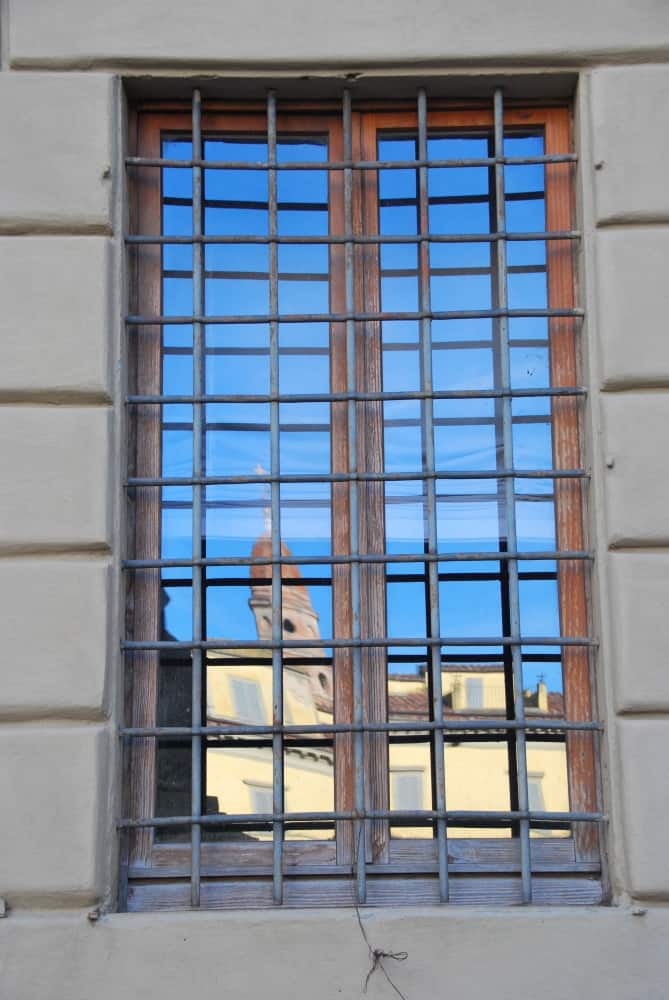 Italy, Arezzo – blue sky in window, Nov.2014 (Tuscany)