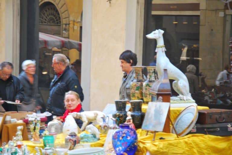 Italy, Arezzo – porcelain dog, Nov.2014 (Tuscany)