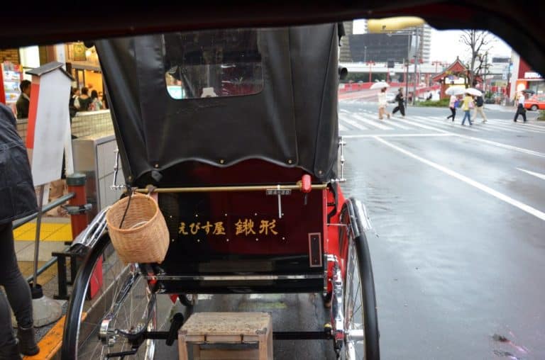 Prendere il risciò per la prima volta a Tokyo