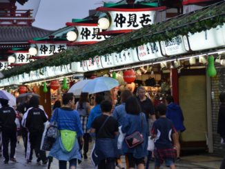 Japan, Tokyo – yellow lamp, Aug.2014