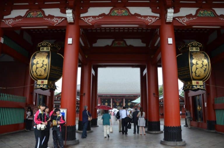 浅草寺でお参り