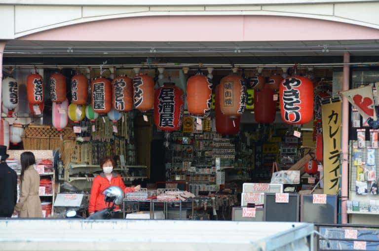 浅草、カッパ橋通り－提灯 2017年４月 (東京)
