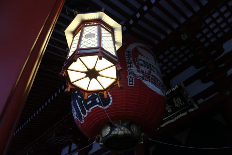 日本、東京－灯と提灯 2014年8月 (東京)
