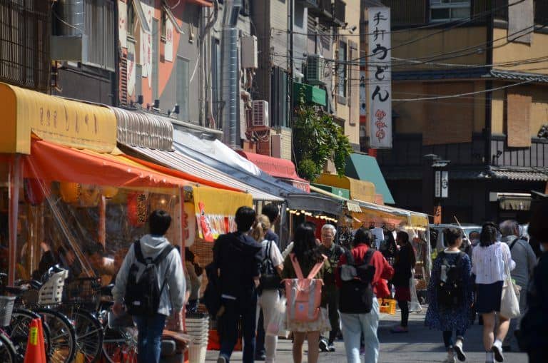 walk in Asakusa with the genuine downtown girl