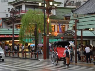 Japan, Tokyo – yellow lamp, Aug.2014