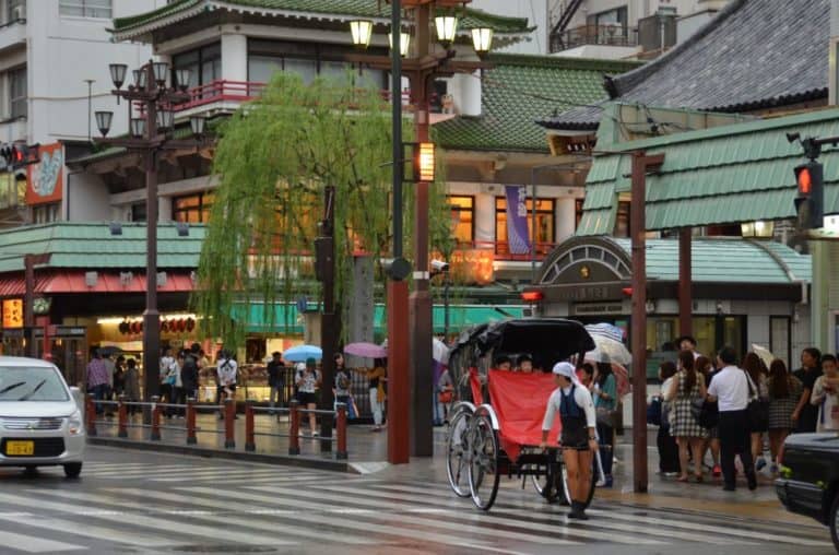 日本、東京－浅草の人力車 2014年8月 (東京)