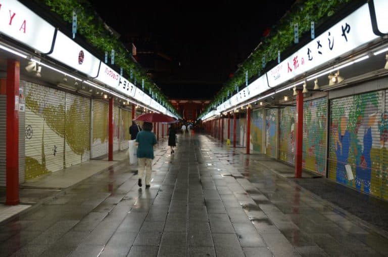 日本、東京－夜の仲見世 2014年8月 (東京)