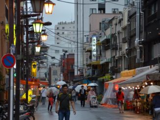 Japan, Tokyo – yellow lamp, Aug.2014