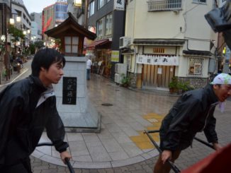 Japan, Tokyo – yellow lamp, Aug.2014