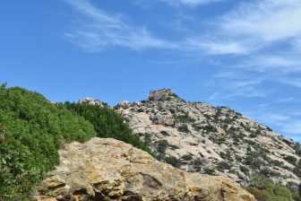 イタリア　サルディニア　アジナーラ　城跡　岩山