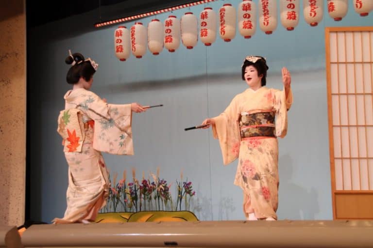 日本、熱海－芸者の踊り３ 2014年8月 (伊豆)