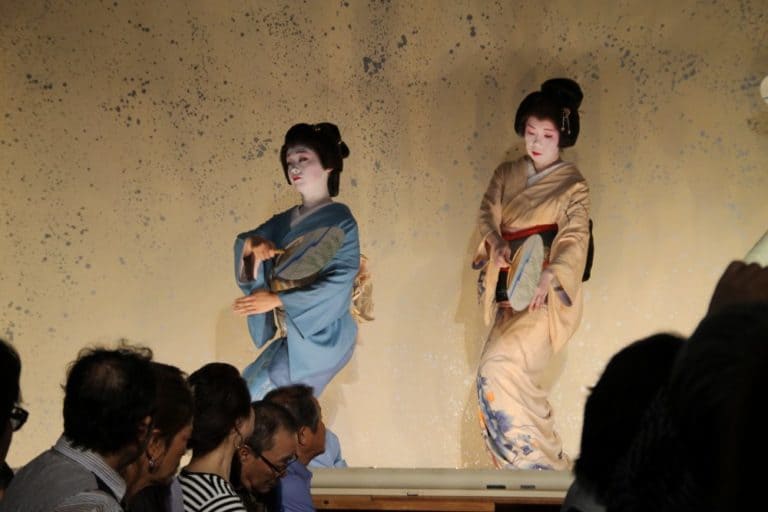 日本、熱海－芸者の踊り１ 2014年8月 (伊豆)