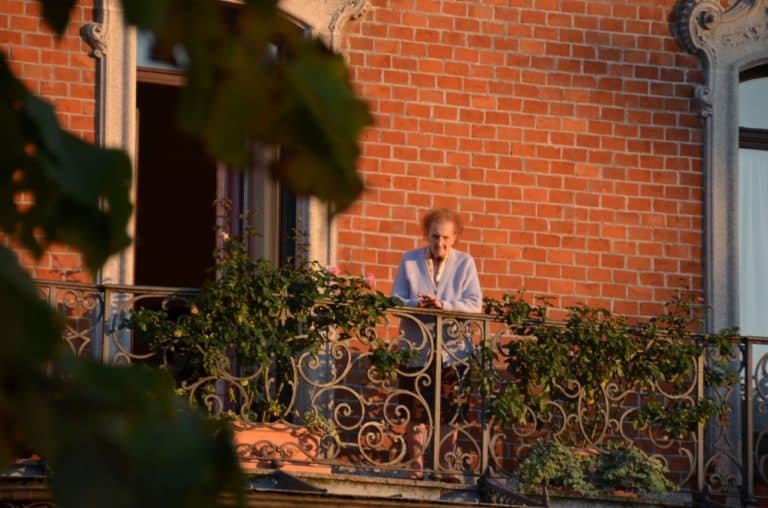 Bellagio – una signora, Nov.2015 (Lombardia)