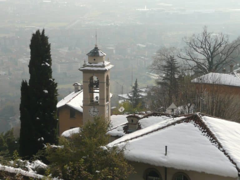 Italia, Bergamo – torre con campana, 2010 (Lombardia)