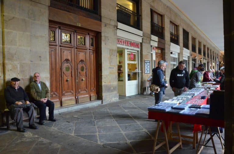 Spagna, Bilbao – due uomini sulla panchina, mag. 2014 (Bilbao)