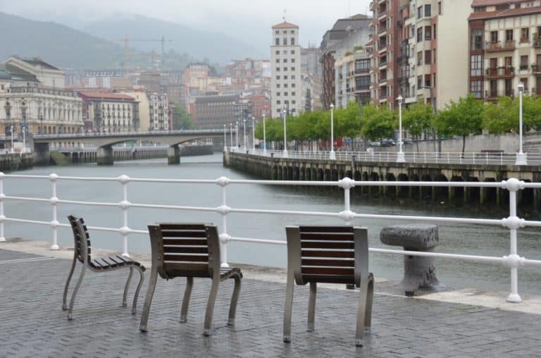 Spagna, Bilbao – tre sedie, mag. 2014 (Bilbao)