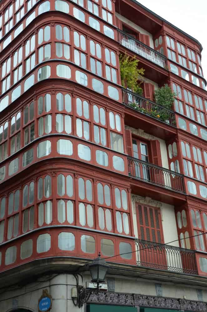 Spain, Bilbao – red window sill, May 2014 (Bilbao)